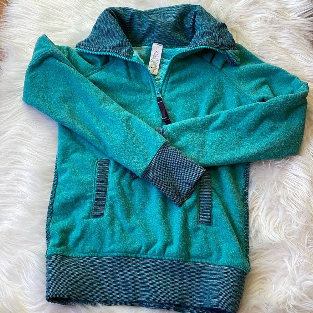 Ivivva size 6 hoodie